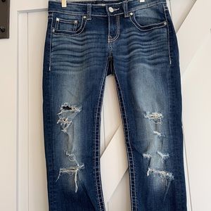 BKE Stella from Buckle Distressed Raw Hem Cropped Jeans Size 28